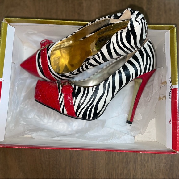Pierre Dumas Women’s red white black combo Shoes Heels Pumps slip on closed toe - Picture 4 of 6